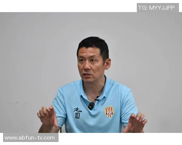 杨晨妻子在足球界的影响力与成就揭秘
