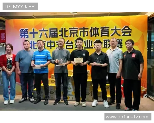 激情四溢的业余足球赛在北京拉开帷幕各路球员齐聚一堂展现风采 激情四溢的业余足球赛在北京拉开帷幕各路球员齐聚一堂展现风采