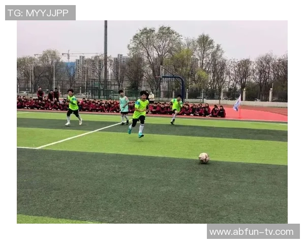 校园足球赛的激情与梦想在绿茵场上交汇的精彩瞬间