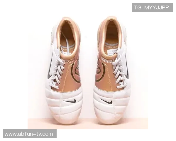 耐克足球鞋品牌的创新设计与运动性能提升探讨