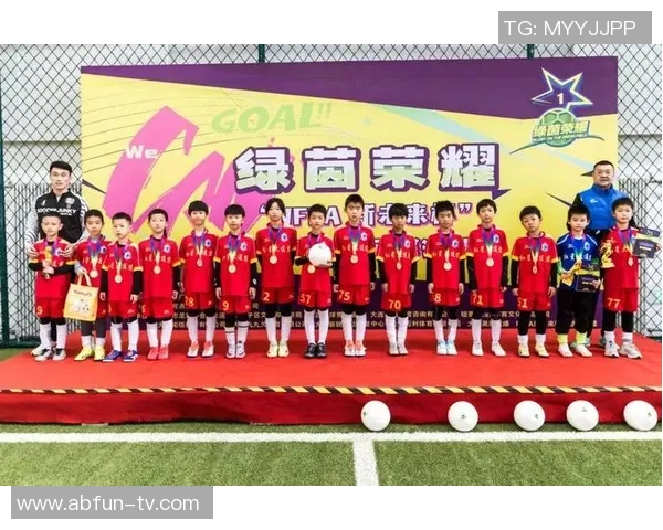 足球人生若如初梦重温绿茵岁月追寻激情与荣耀的旅程 足球人生若如初梦重温绿茵岁月追寻激情与荣耀的旅程