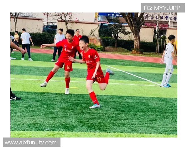 观众如何在足球比赛中体验激情与乐趣的多样化方式探讨 观众如何在足球比赛中体验激情与乐趣的多样化方式探讨